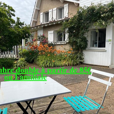 Maison D'Hotes L'Escale Du Loup Blanc Maringes Bagian luar foto