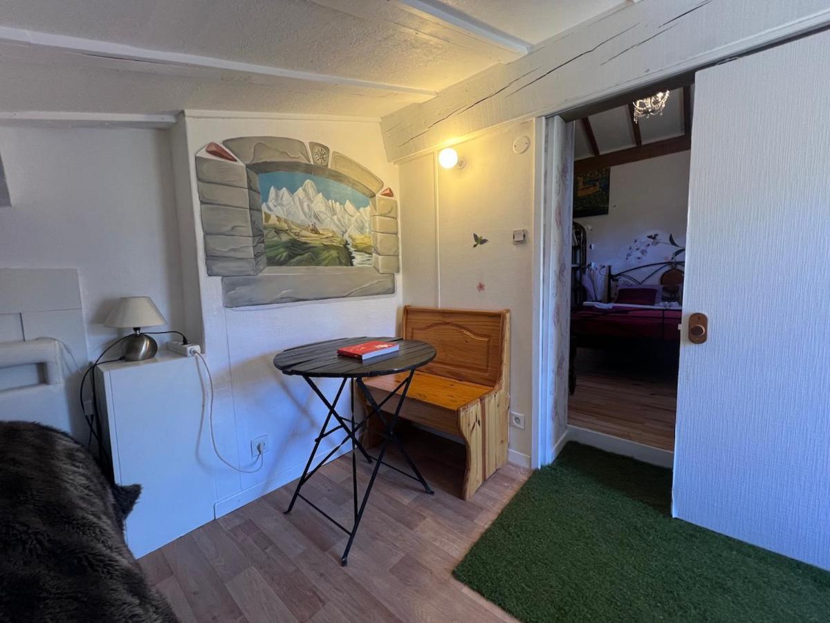 Maison D'Hotes L'Escale Du Loup Blanc Maringes Bagian luar foto
